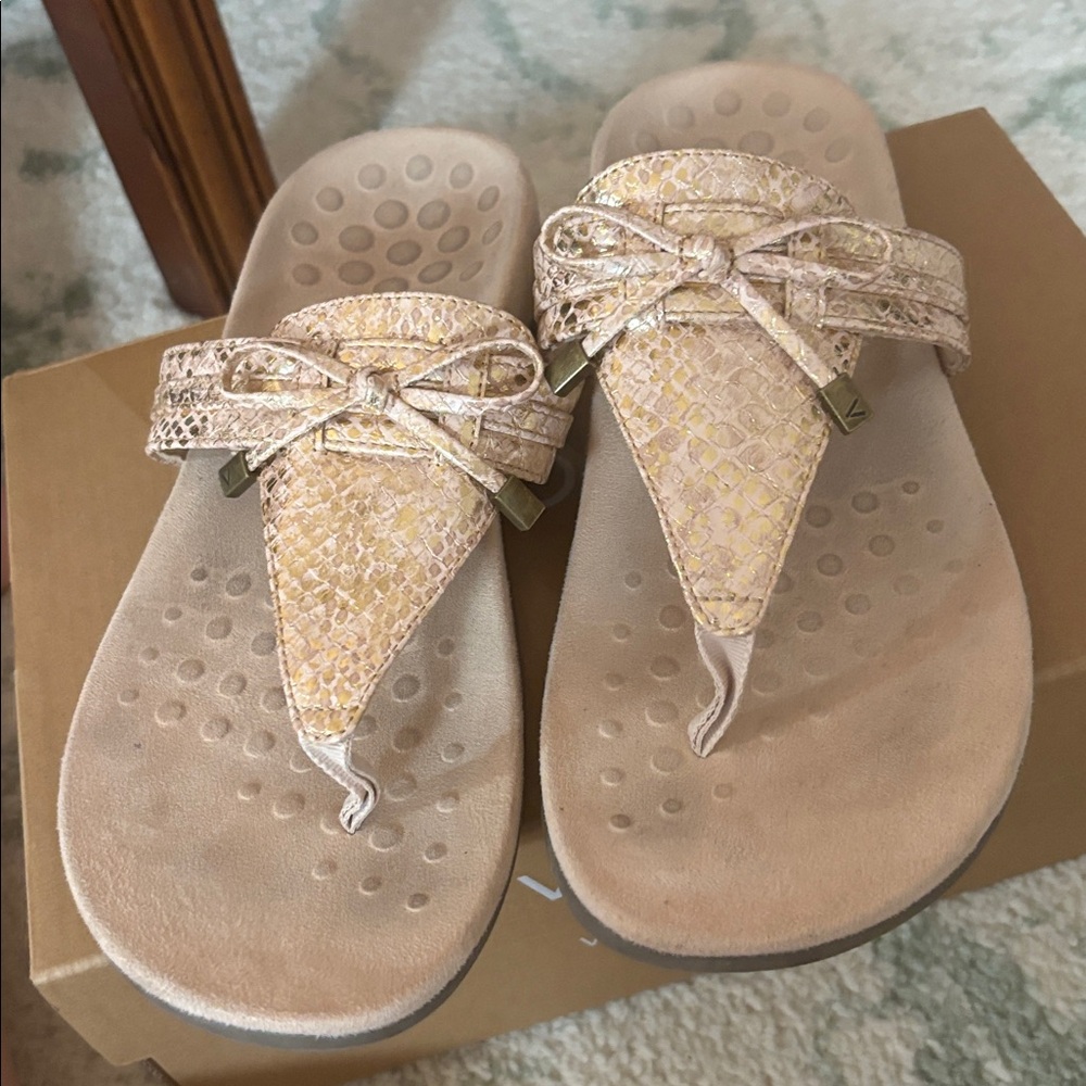 Vionic Size 8.5 Amaya Gold Pink Snake Print Thong Sandals Slip Flop